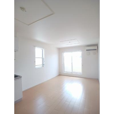 ビ・アレイドさんわ 202【管理NO：1-017158801-02020】 ★家具家電は申し込み後に搬入しますの物件写真2