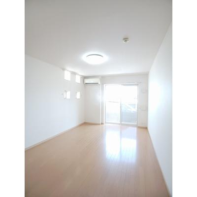 アンジュ 101【管理NO：1-016380701-01010】 ★家具家電は申し込み後に搬入しますの物件写真2