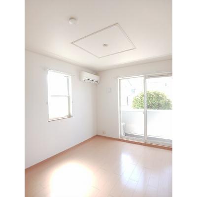 インターフロラ 104【管理NO：1-015081101-01040】 ★家具家電は申し込み後に搬入します★の物件写真2