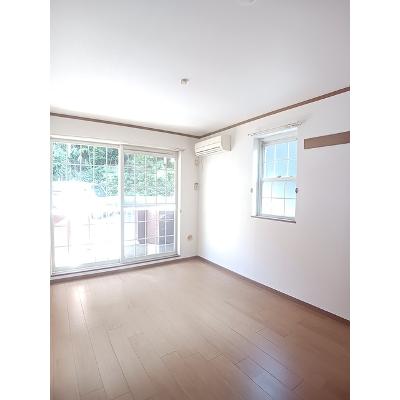 ロイヤルコート春日　Ａ棟 102【管理NO：1-010928801-01020】 ★家具家電は申し込み後に搬入します★の物件写真2