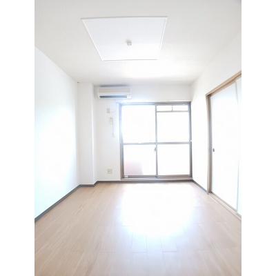 エルディムＣｏＣｏ２ 302【管理NO：1-010342501-03020】 ★家具家電は申し込み後に搬入しますの物件写真2