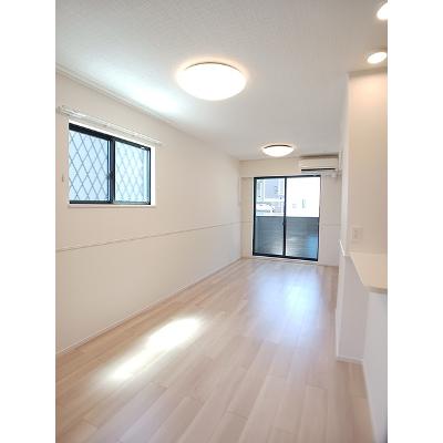 ラ・ヴィータ　Ｂ 103【管理NO：1-028568802-01030】 ★家具家電は申し込み後に搬入します★の物件写真2