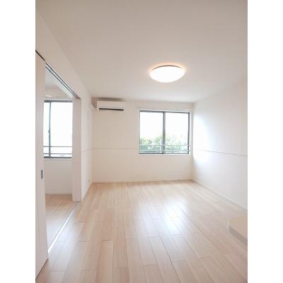 イコマ＆カドヤ 202【管理NO：1-026576601-02020】 ★家具家電は申し込み後に搬入しますの物件写真2