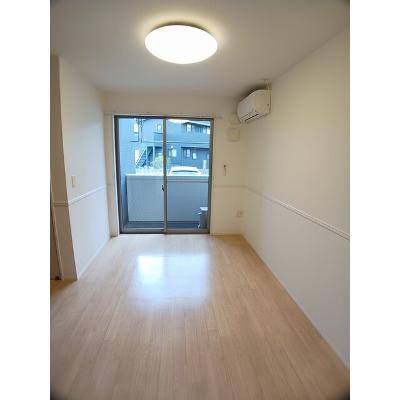 ヒュッゲ 103【管理NO：1-099445701-01030】 ★家具家電は申し込み後に搬入します★の物件写真2