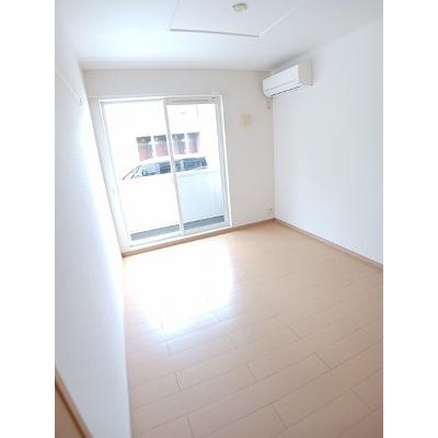 シェトラーゼ 102【管理NO：1-015476101-01020】 ★家具家電は申し込み後に搬入します★の物件写真2