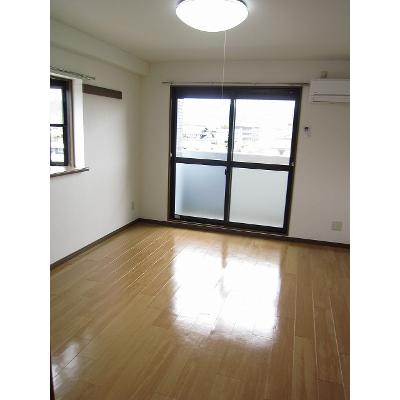 シャン・ド・フレーズ 301【管理NO：1-007978501-03010】 ★家具家電は申し込み後に搬入しますの物件写真2