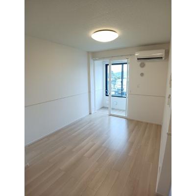 シュバルツハウス防府 102【管理NO：1-028134801-01020】 ★家具家電は申し込み後に搬入します★の物件写真2