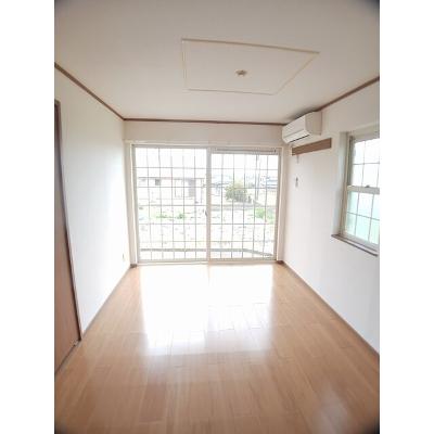 ジョリフルール 105【管理NO：1-010400501-01040】 ★家具家電は申し込み後に搬入します★の物件写真2
