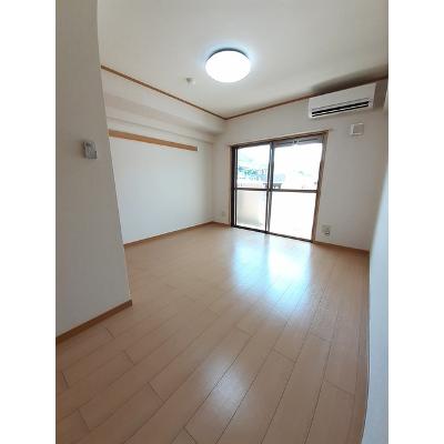 ドエルⅥ 305【管理NO：1-012919701-03040】 ★家具家電は申し込み後に搬入しますの物件写真2
