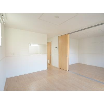 サンコスモス 202【管理NO：1-023888401-02020】 ★家具家電は申し込み後に搬入しますの物件写真2