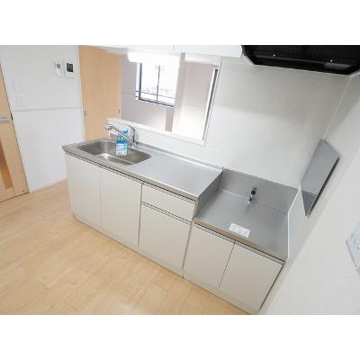 サンコスモス 202【管理NO：1-023888401-02020】 ★家具家電は申し込み後に搬入しますの物件写真3