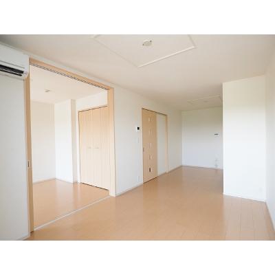 グランド　アルブル　Ⅱ 202【管理NO：1-019741202-02020】 ★家具家電は申し込み後に搬入します★の物件写真2