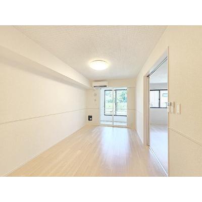 パークサイド 102【管理NO：1-028377801-01020】 ★家具家電は申し込み後に搬入しますの物件写真2