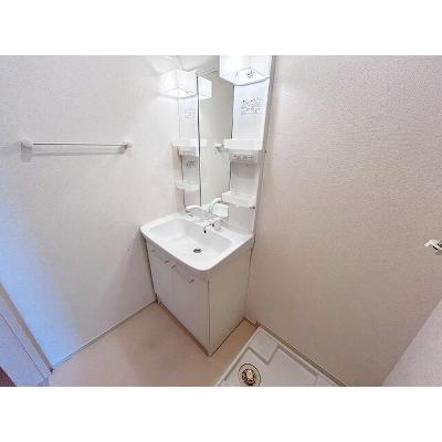 イーリス東唐津 103【管理NO：1-018974301-01030】 ★家具家電は申し込み後に搬入しますの物件写真6