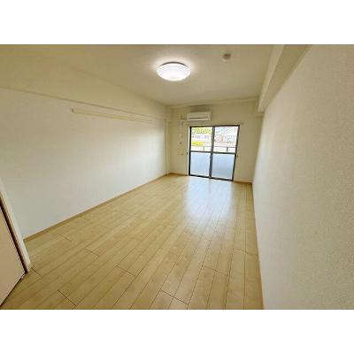 ルイシャトレ鏡 111【管理NO：1-018759501-01110】 ★家具家電は申し込み後に搬入しますの物件写真2