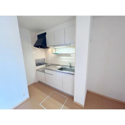ローズマリー　Ⅲ 102【管理NO：1-016628503-01020】 ★家具家電は申し込み後に搬入します★の物件写真3