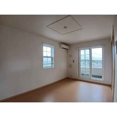ソレアードⅣ 204【管理NO：1-016223501-02040】 ★家具家電は申し込み後に搬入しますの物件写真2