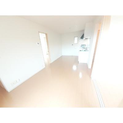 ラ・ルーチェ 203【管理NO：1-018757001-02030】 ★家具家電は申し込み後に搬入しますの物件写真2