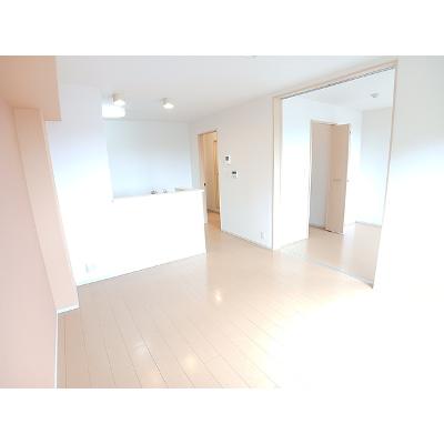 アルバカーサＭ 202【管理NO：1-018593701-02020】 ★家具家電は申し込み後に搬入しますの物件写真2