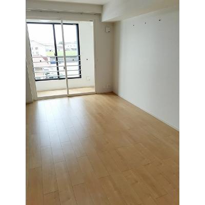 リトルガーデン 204【管理NO：1-025095701-02040】 ★家具家電は申し込み後に搬入しますの物件写真2