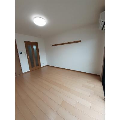 マーベラス 302【管理NO：1-009536001-03020】 ★家具家電は申し込み後に搬入します★の物件写真2
