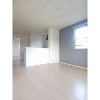 スマイル　リョウ 203【管理NO：1-022995801-02030】 ★家具家電は申し込み後に搬入します★の物件写真2