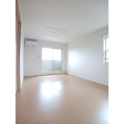 プリムローズ 203【管理NO：1-018105801-02030】 ★家具家電は申し込み後に搬入します★の物件写真2