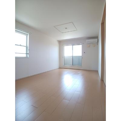 プリムローズ 201【管理NO：1-018105801-02010】 ★家具家電は申し込み後に搬入します★の物件写真2