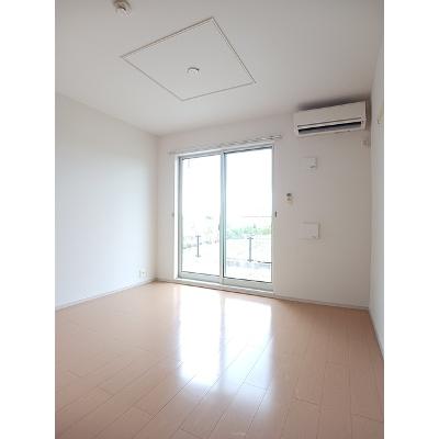 プリムローズ 101【管理NO：1-018105801-01010】 ★家具家電は申し込み後に搬入します★の物件写真2