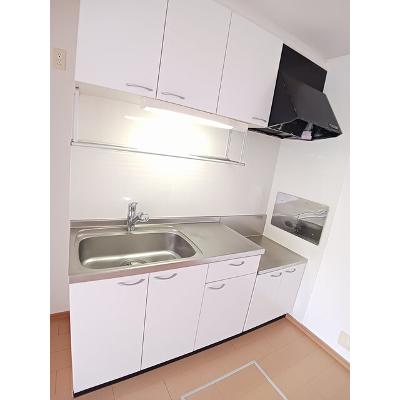 サン・カンナ・リリー　Ⅰ 104【管理NO：1-015085801-01040】 ★家具家電は申し込み後に搬入します★の物件写真3