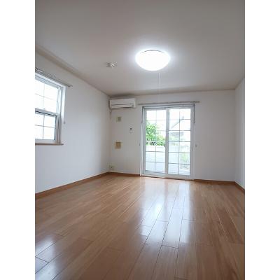 アヴニール　Ⅱ 101【管理NO：1-013722002-01010】 ★家具家電は申し込み後に搬入します★の物件写真2