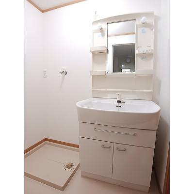 アルハンブラ一番館 201【管理NO：1-013005701-02010】 ★家具家電は申し込み後に搬入します★の物件写真6