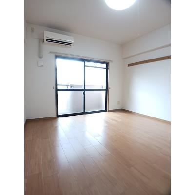 エアリーストリート 504【管理NO：1-012660101-05040】 ★家具家電は申し込み後に搬入します★の物件写真2
