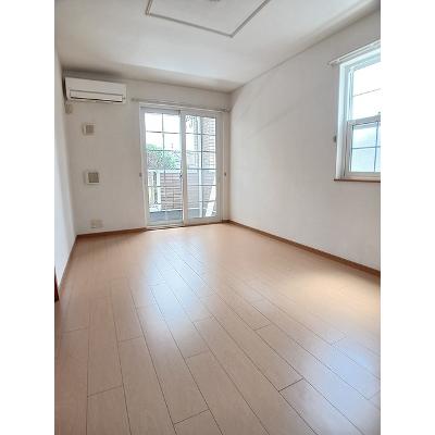 シンフォニーⅠ 101【管理NO：1-014403101-01010】 ★家具家電は申し込み後に搬入します★の物件写真2