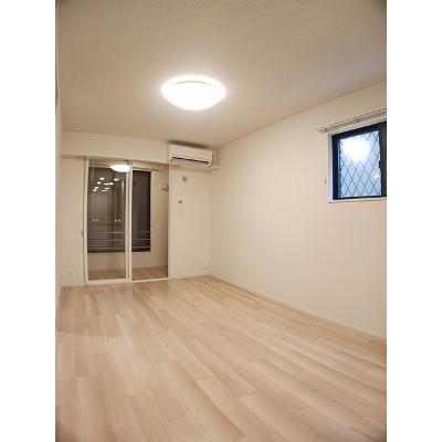 ロイヤルエスポワール　Ⅲ 103【管理NO：1-027225803-01030】 ★家具家電は申し込み後に搬入します★の物件写真2