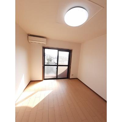 エクレール 302【管理NO：1-010164901-03020】 ★家具家電は申し込み後に搬入します★の物件写真2