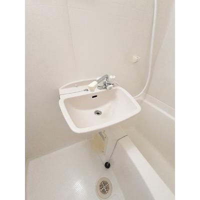 エクレール 302【管理NO：1-010164901-03020】 ★家具家電は申し込み後に搬入します★の物件写真6