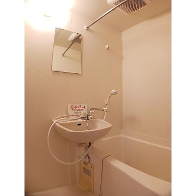 エクレール 202【管理NO：1-010164901-02020】 ★家具家電は申し込み後に搬入します★の物件写真4