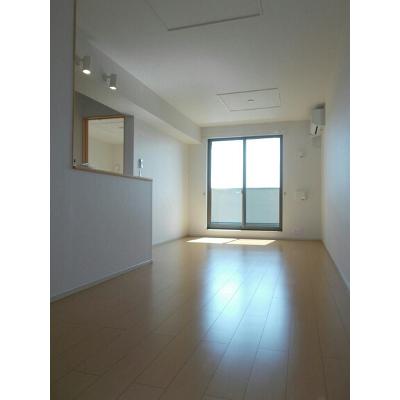 トゥインクル 301【管理NO：1-020152301-03010】 ★家具家電は申し込み後に搬入しますの物件写真2