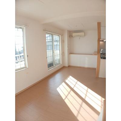 ソレイユＧＥＮ　Ⅳ 201【管理NO：1-016947402-02010】 ★家具家電は申し込み後に搬入しますの物件写真2
