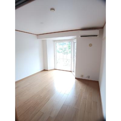 アプリコット 102【管理NO：1-013392701-01020】 ★家具家電は申し込み後に搬入しますの物件写真2