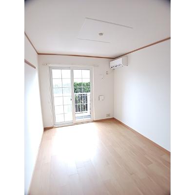 グランドソレイユ 102【管理NO：1-012754401-01020】 ★家具家電は申し込み後に搬入しますの物件写真2