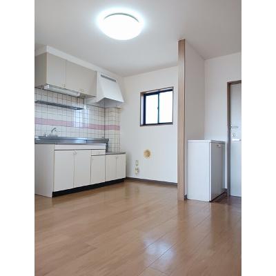 清水コーポ 203【管理NO：1-006192501-02030】 ★家具家電は申し込み後に搬入しますの物件写真2