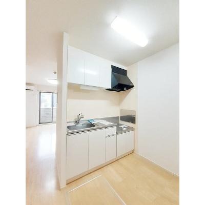 あやめ 101【管理NO：1-021660901-01010】 ★家具家電は申し込み後に搬入しますの物件写真3