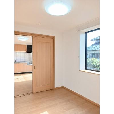 アーバンウエストⅢ 102【管理NO：1-011758501-01020】 ★家具家電は申し込み後に搬入しますの物件写真2