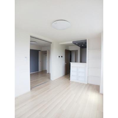 ルミノーソ 301【管理NO：1-027960901-03010】 ★家具家電は申し込み後に搬入します★の物件写真2