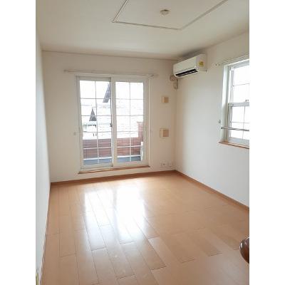 Ｓｈｅ’ｓ・ｐｅｐｅ 203【管理NO：1-014844801-02030】 ★家具家電は申し込み後に搬入しますの物件写真2