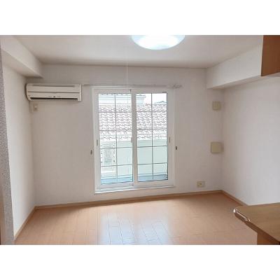シェ・リュイ 203【管理NO：1-015441401-02030】 ★家具家電は申し込み後に搬入します★の物件写真2