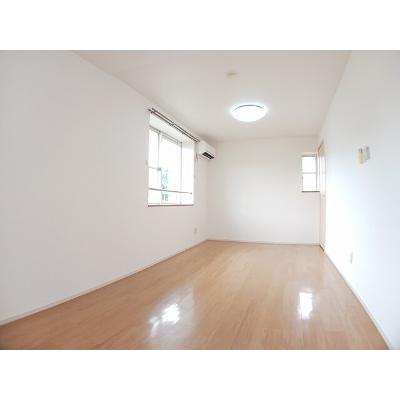 サンヒルズ三郷 203【管理NO：1-010139101-02030】 ★家具家電は申し込み後に搬入しますの物件写真2
