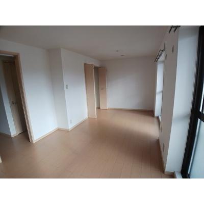 フェロービレッジ 305【管理NO：1-005891401-03040】 ★家具家電は申し込み後に搬入しますの物件写真2